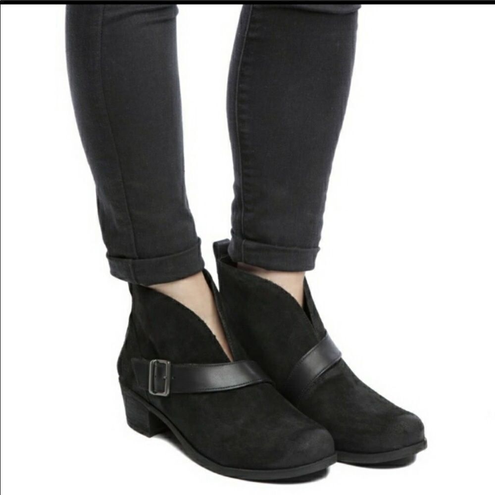 UGG | Wright Belted Boots Black Leather Size 6